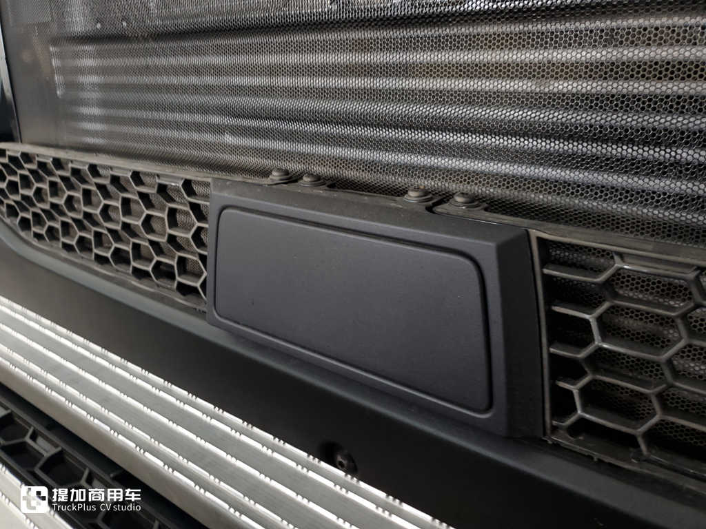 斯堪尼亚新一代R系牵引车配置怎么样，和G系有何区别？实拍一辆R500告诉你 - 第2张