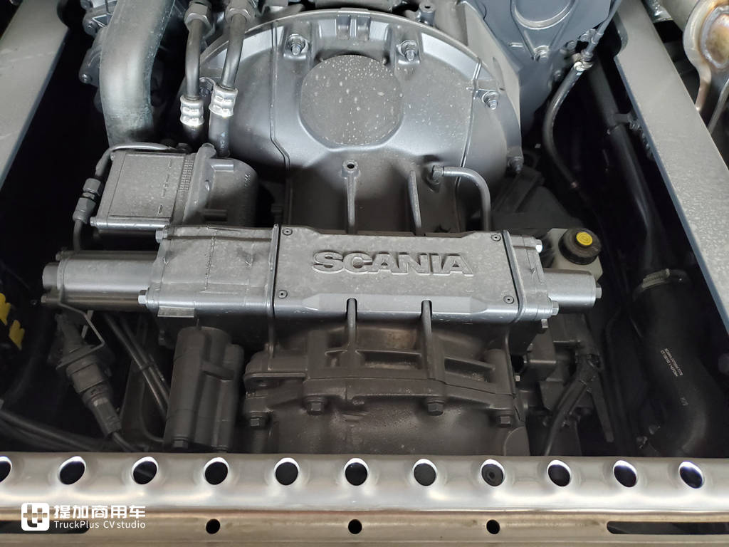 斯堪尼亚新一代R系牵引车配置怎么样，和G系有何区别？实拍一辆R500告诉你 - 第6张