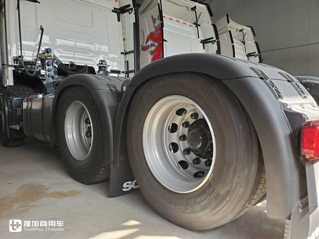 斯堪尼亚新一代R系牵引车配置怎么样，和G系有何区别？实拍一辆R500告诉你 - 第8张