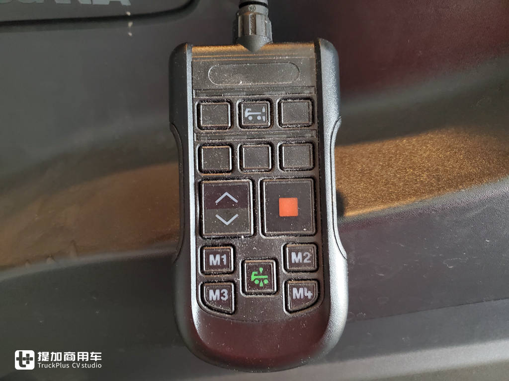 斯堪尼亚新一代R系牵引车配置怎么样，和G系有何区别？实拍一辆R500告诉你 - 第10张