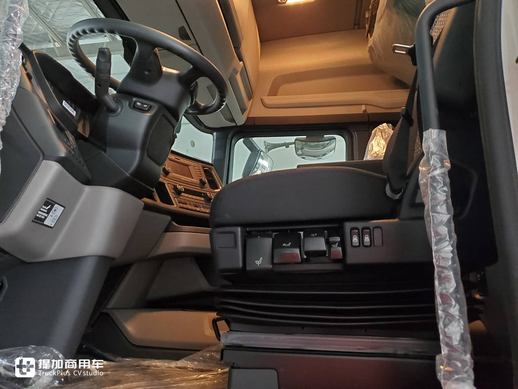 斯堪尼亚新一代R系牵引车配置怎么样，和G系有何区别？实拍一辆R500告诉你 - 第17张