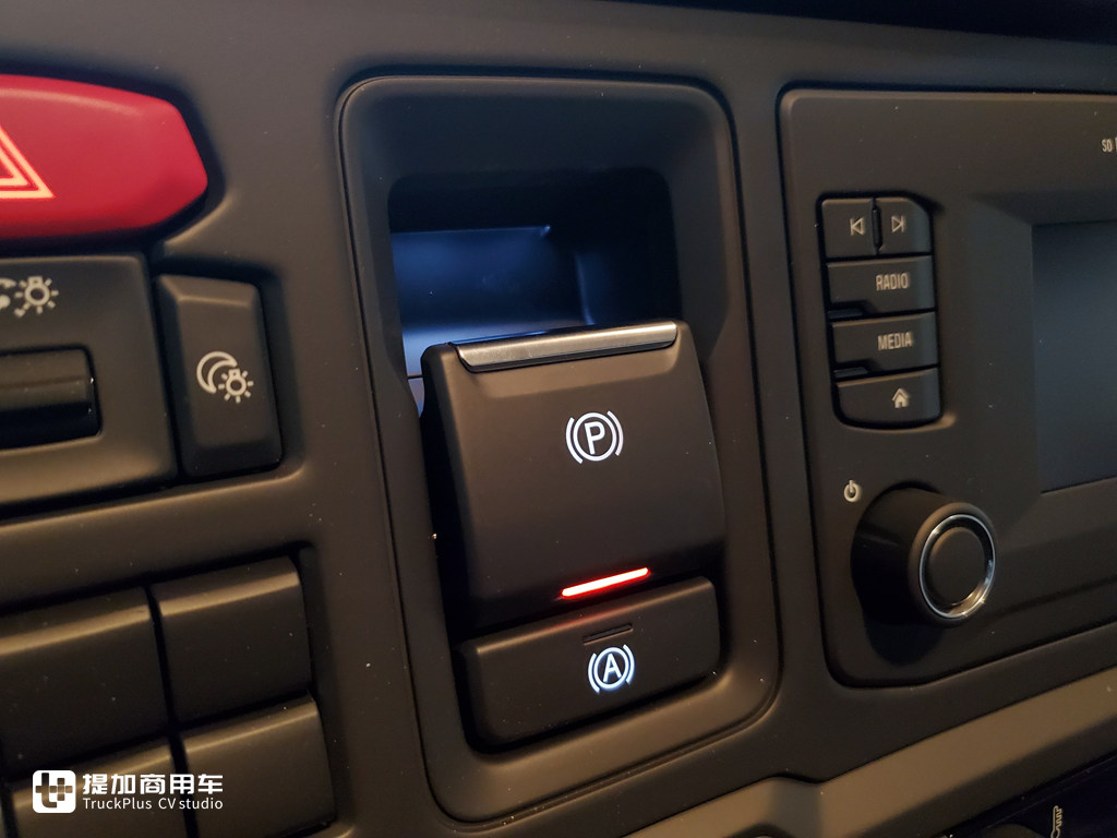 斯堪尼亚新一代R系牵引车配置怎么样，和G系有何区别？实拍一辆R500告诉你 - 第20张