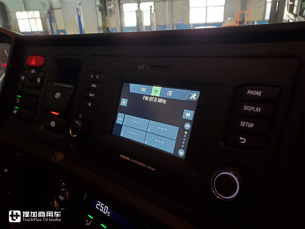 斯堪尼亚新一代R系牵引车配置怎么样，和G系有何区别？实拍一辆R500告诉你 - 第21张