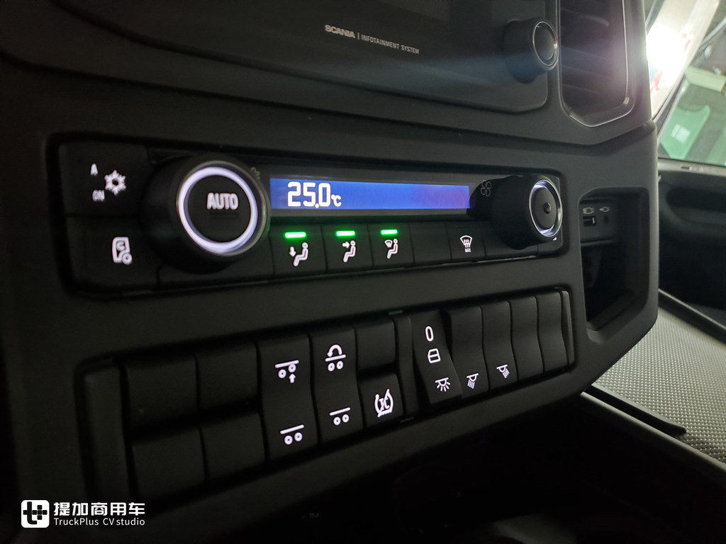 斯堪尼亚新一代R系牵引车配置怎么样，和G系有何区别？实拍一辆R500告诉你 - 第22张