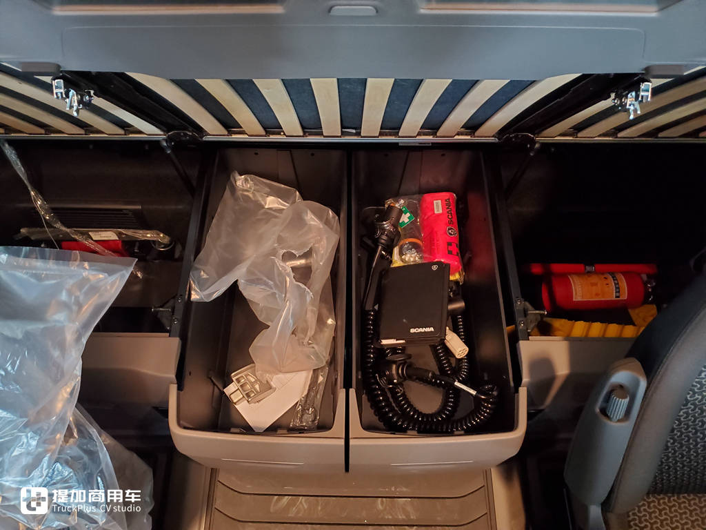 斯堪尼亚新一代R系牵引车配置怎么样，和G系有何区别？实拍一辆R500告诉你 - 第23张