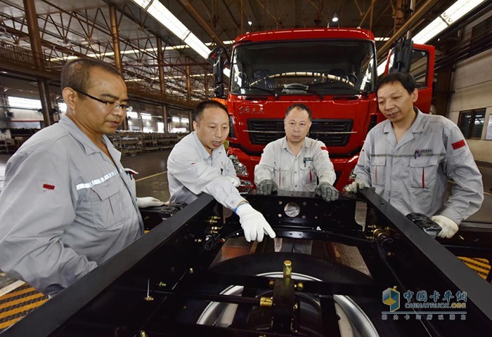 四年履职不忘初心 东风商用车王建清为何对班组建设念念不忘? - 第3张 - 提加商用车网 四年履职不忘初心 东风商用车王建清为何对班组建设念念不忘? - 第3张