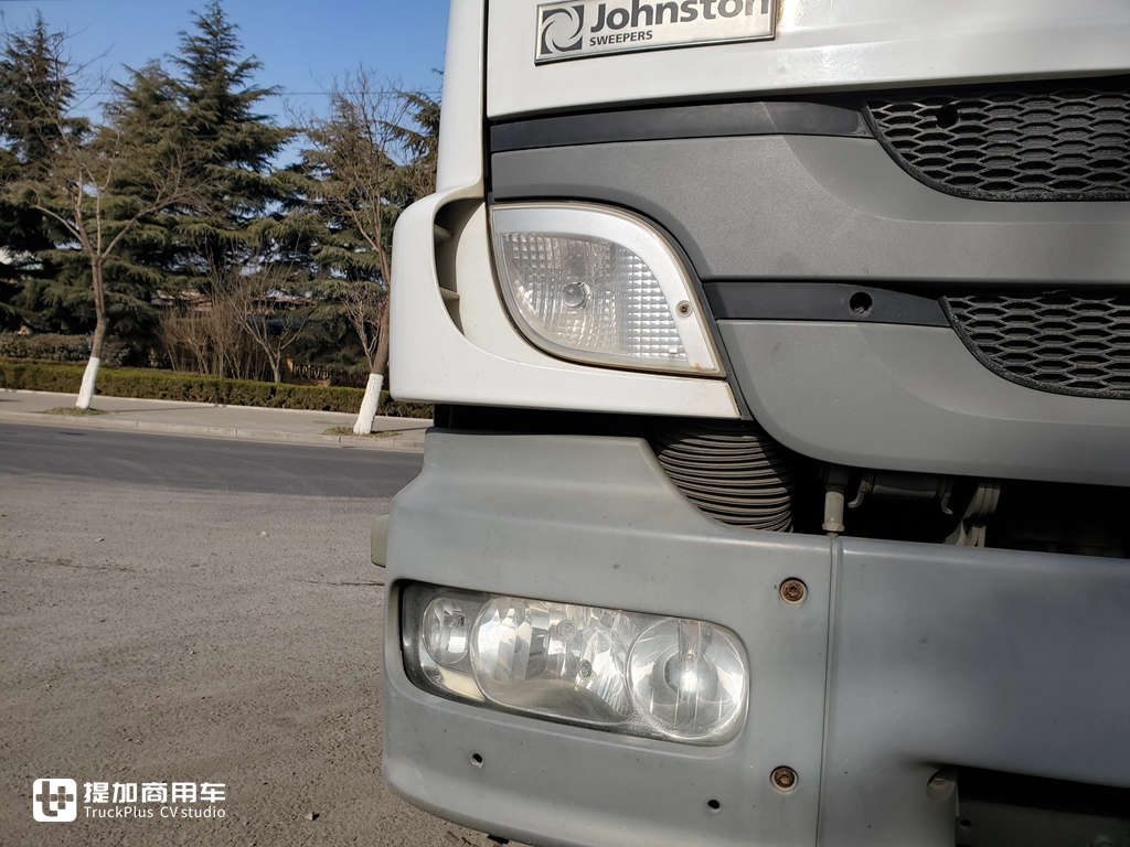 实拍街边一辆破旧的环卫卡车,竟然是奔驰ATEGO底盘,上装也大有来头 - 第3张 - 提加商用车网 实拍街边一辆破旧的环卫卡车,竟然是奔驰ATEGO底盘,上装也大有来头 - 第3张