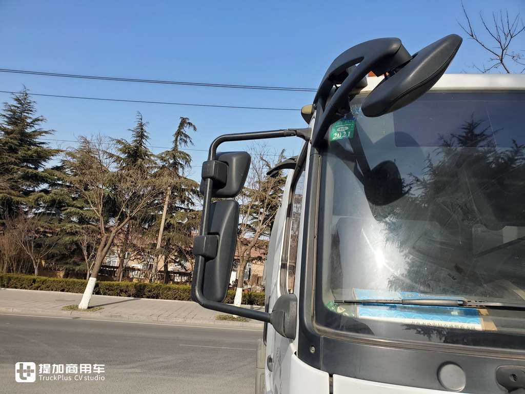 实拍街边一辆破旧的环卫卡车,竟然是奔驰ATEGO底盘,上装也大有来头 - 第7张 - 提加商用车网 实拍街边一辆破旧的环卫卡车,竟然是奔驰ATEGO底盘,上装也大有来头 - 第7张