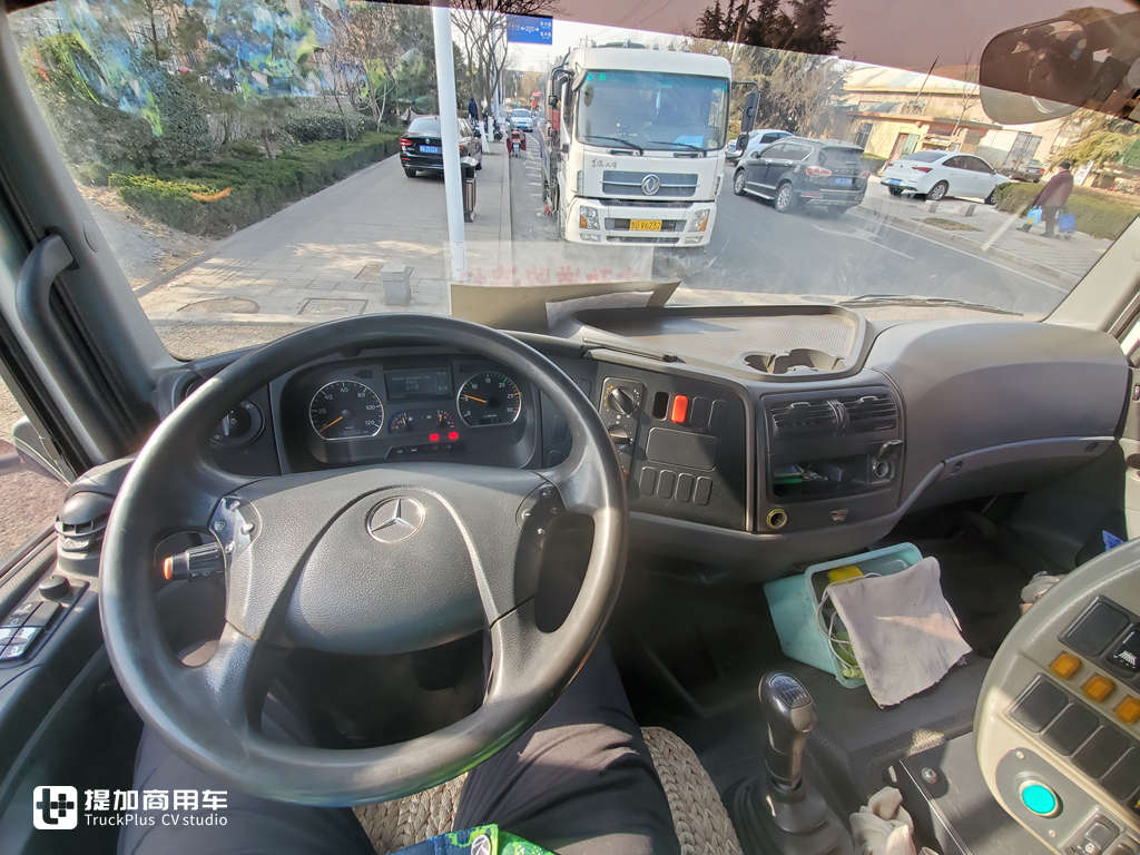 实拍街边一辆破旧的环卫卡车,竟然是奔驰ATEGO底盘,上装也大有来头 - 第8张 - 提加商用车网 实拍街边一辆破旧的环卫卡车,竟然是奔驰ATEGO底盘,上装也大有来头 - 第8张