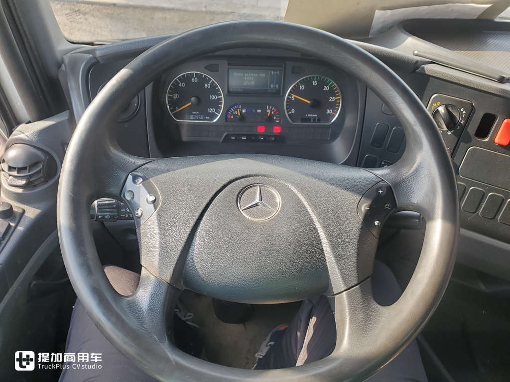实拍街边一辆破旧的环卫卡车,竟然是奔驰ATEGO底盘,上装也大有来头 - 第10张 - 提加商用车网 实拍街边一辆破旧的环卫卡车,竟然是奔驰ATEGO底盘,上装也大有来头 - 第10张