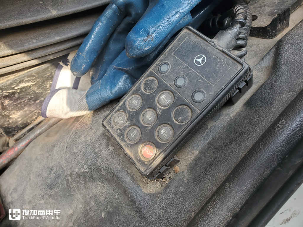 实拍街边一辆破旧的环卫卡车,竟然是奔驰ATEGO底盘,上装也大有来头 - 第15张 - 提加商用车网 实拍街边一辆破旧的环卫卡车,竟然是奔驰ATEGO底盘,上装也大有来头 - 第15张