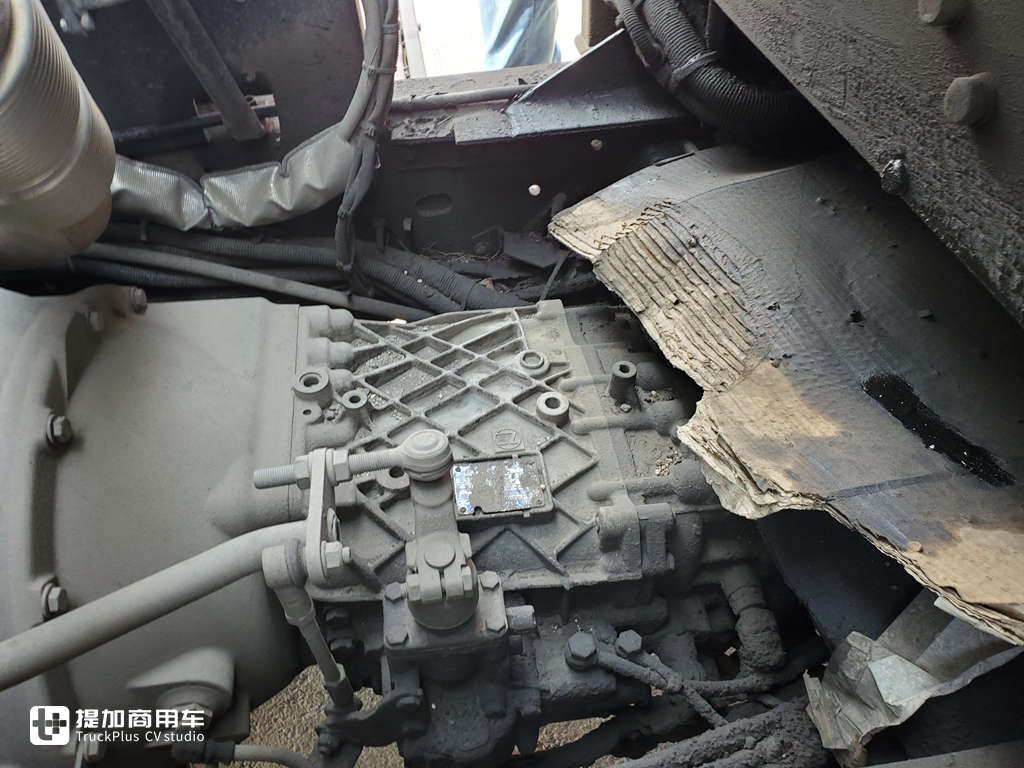 实拍街边一辆破旧的环卫卡车,竟然是奔驰ATEGO底盘,上装也大有来头 - 第18张 - 提加商用车网 实拍街边一辆破旧的环卫卡车,竟然是奔驰ATEGO底盘,上装也大有来头 - 第18张