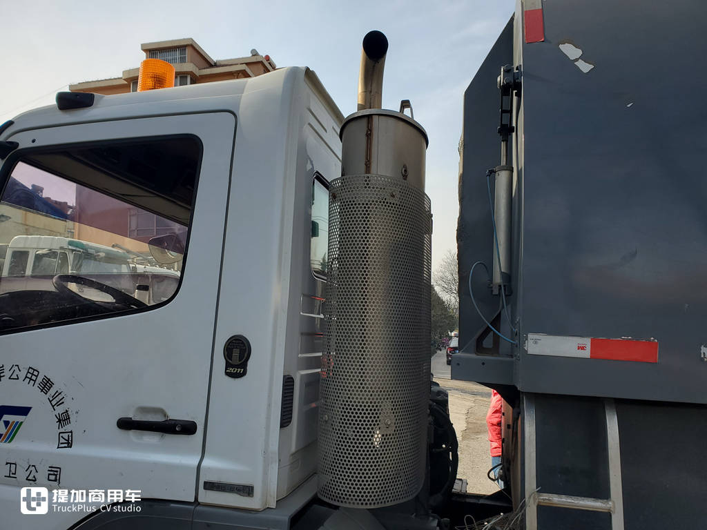 实拍街边一辆破旧的环卫卡车,竟然是奔驰ATEGO底盘,上装也大有来头 - 第19张 - 提加商用车网 实拍街边一辆破旧的环卫卡车,竟然是奔驰ATEGO底盘,上装也大有来头 - 第19张