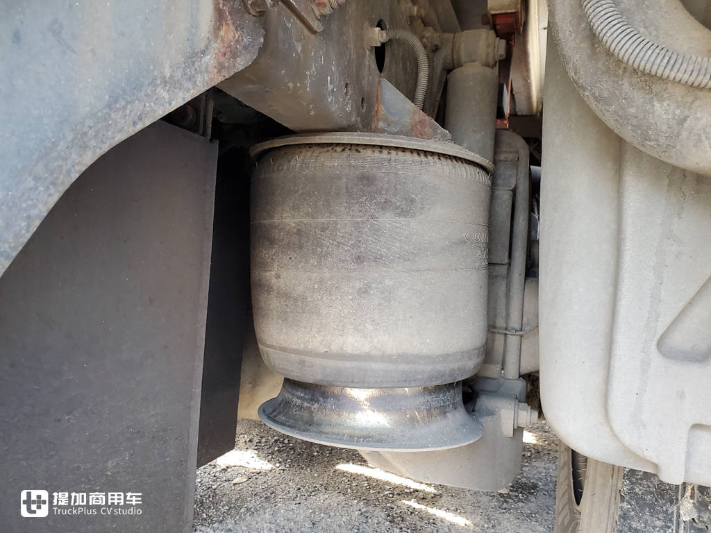 实拍街边一辆破旧的环卫卡车,竟然是奔驰ATEGO底盘,上装也大有来头 - 第21张 - 提加商用车网 实拍街边一辆破旧的环卫卡车,竟然是奔驰ATEGO底盘,上装也大有来头 - 第21张