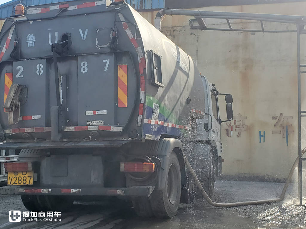 实拍街边一辆破旧的环卫卡车,竟然是奔驰ATEGO底盘,上装也大有来头 - 第24张 - 提加商用车网 实拍街边一辆破旧的环卫卡车,竟然是奔驰ATEGO底盘,上装也大有来头 - 第24张