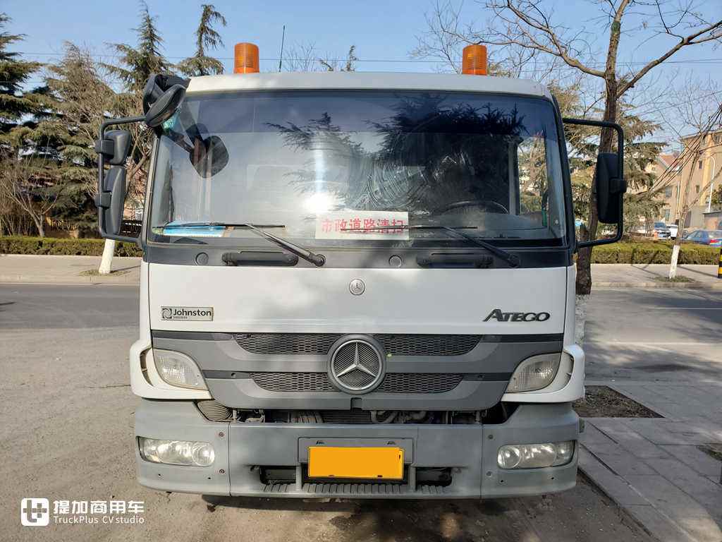 实拍街边一辆破旧的环卫卡车,竟然是奔驰ATEGO底盘,上装也大有来头 - 第2张 - 提加商用车网 实拍街边一辆破旧的环卫卡车,竟然是奔驰ATEGO底盘,上装也大有来头 - 第2张