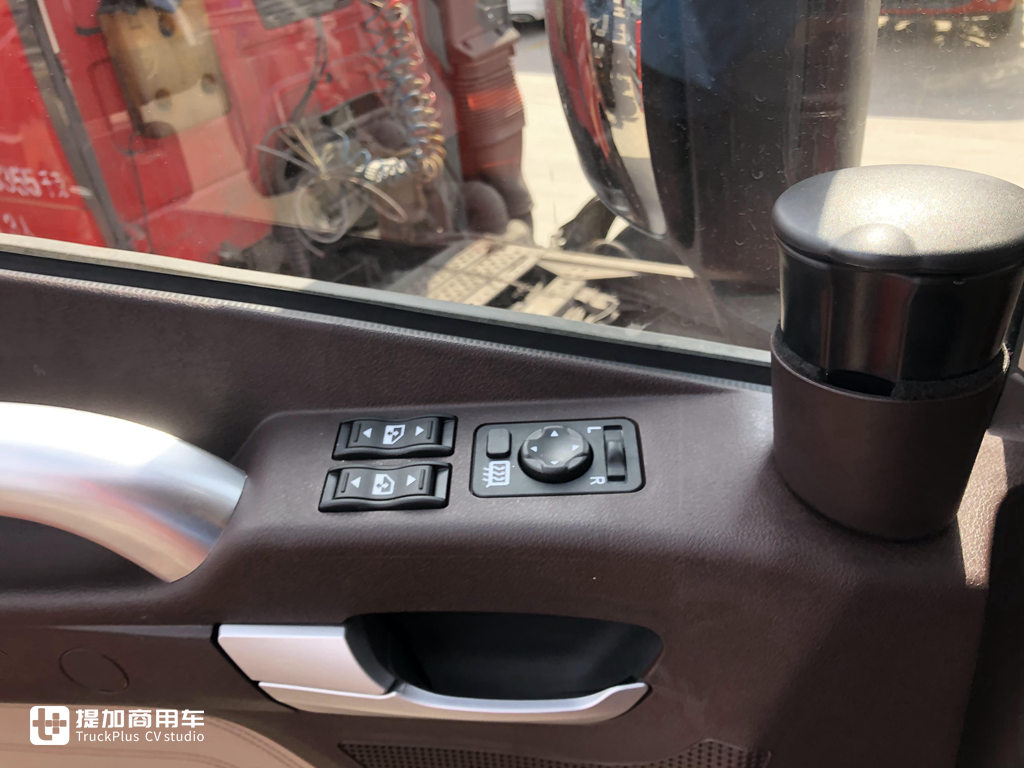 载货车也有“生活舱”,青汽解放JH6智尊版载货车实力不凡 - 第7张 - 提加商用车网 载货车也有“生活舱”,青汽解放JH6智尊版载货车实力不凡 - 第7张