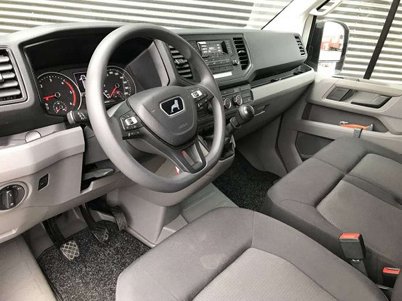 爬雪山如履平地,履带式驱动,带您见识一辆特别改装的曼恩TGE厢货 - 第4张 - 提加商用车网 爬雪山如履平地,履带式驱动,带您见识一辆特别改装的曼恩TGE厢货 - 第4张