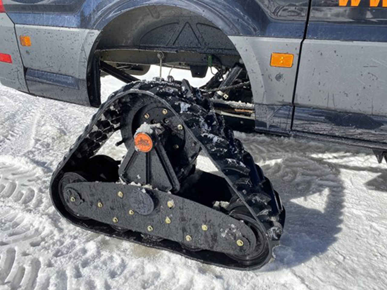 爬雪山如履平地,履带式驱动,带您见识一辆特别改装的曼恩TGE厢货 - 第10张 - 提加商用车网 爬雪山如履平地,履带式驱动,带您见识一辆特别改装的曼恩TGE厢货 - 第10张