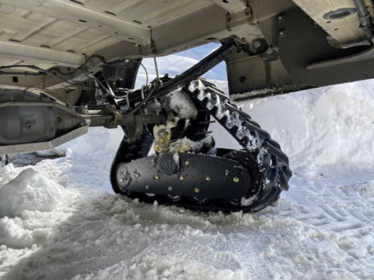 爬雪山如履平地,履带式驱动,带您见识一辆特别改装的曼恩TGE厢货 - 第11张 - 提加商用车网 爬雪山如履平地,履带式驱动,带您见识一辆特别改装的曼恩TGE厢货 - 第11张