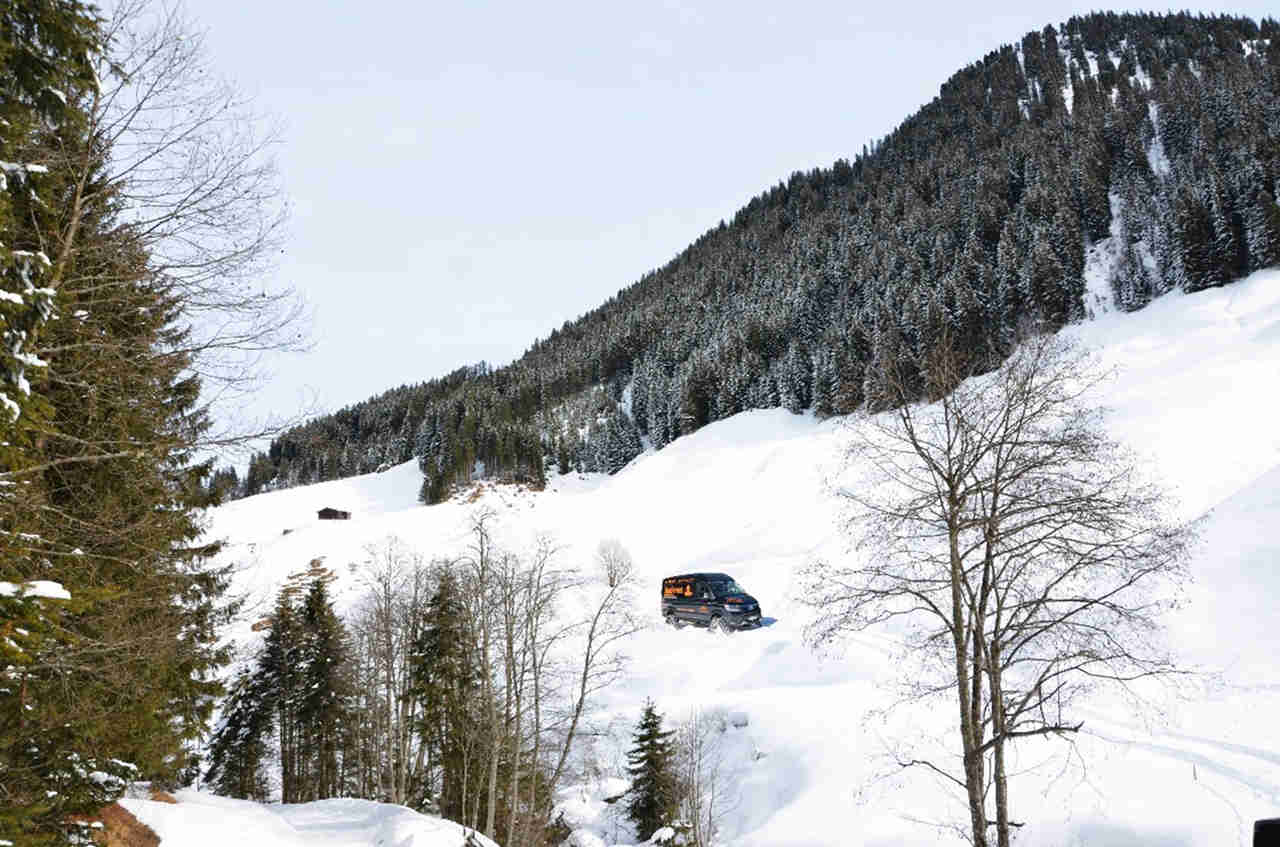 爬雪山如履平地,履带式驱动,带您见识一辆特别改装的曼恩TGE厢货 - 第18张 - 提加商用车网 爬雪山如履平地,履带式驱动,带您见识一辆特别改装的曼恩TGE厢货 - 第18张