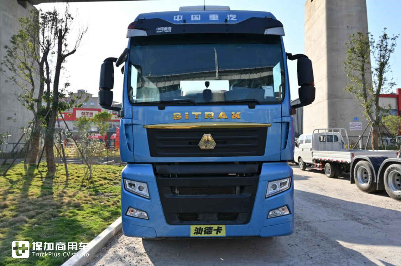 重汽汕德卡中的高端旗舰车型,XXL超高顶驾驶室的C7奢华版牵引车实拍 - 第1张 - 提加商用车网 重汽汕德卡中的高端旗舰车型,XXL超高顶驾驶室的C7奢华版牵引车实拍 - 第1张