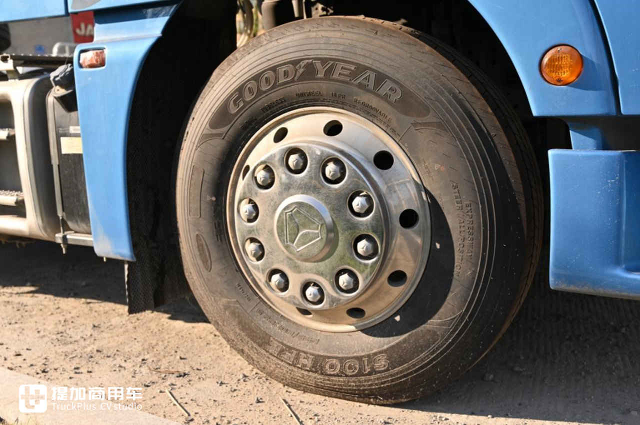 重汽汕德卡中的高端旗舰车型,XXL超高顶驾驶室的C7奢华版牵引车实拍 - 第18张 - 提加商用车网 重汽汕德卡中的高端旗舰车型,XXL超高顶驾驶室的C7奢华版牵引车实拍 - 第18张