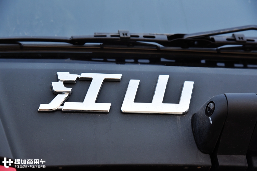 三一江山版牵引车已到店,27.78万起售,我们带您看看配置如何! - 第2张 - 提加商用车网 三一江山版牵引车已到店,27.78万起售,我们带您看看配置如何! - 第2张