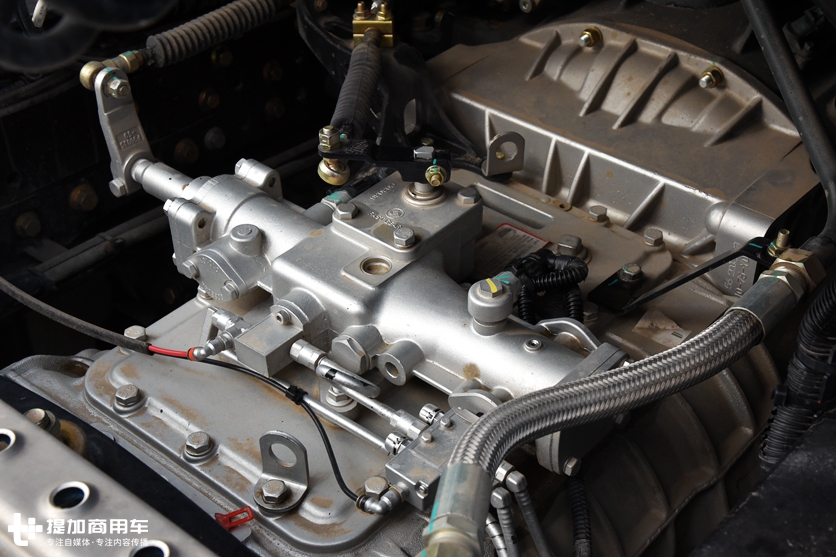 三一江山版牵引车已到店,27.78万起售,我们带您看看配置如何! - 第4张 - 提加商用车网 三一江山版牵引车已到店,27.78万起售,我们带您看看配置如何! - 第4张