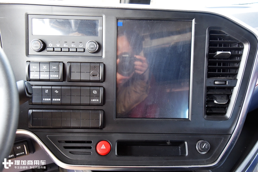 三一江山版牵引车已到店,27.78万起售,我们带您看看配置如何! - 第17张 - 提加商用车网 三一江山版牵引车已到店,27.78万起售,我们带您看看配置如何! - 第17张