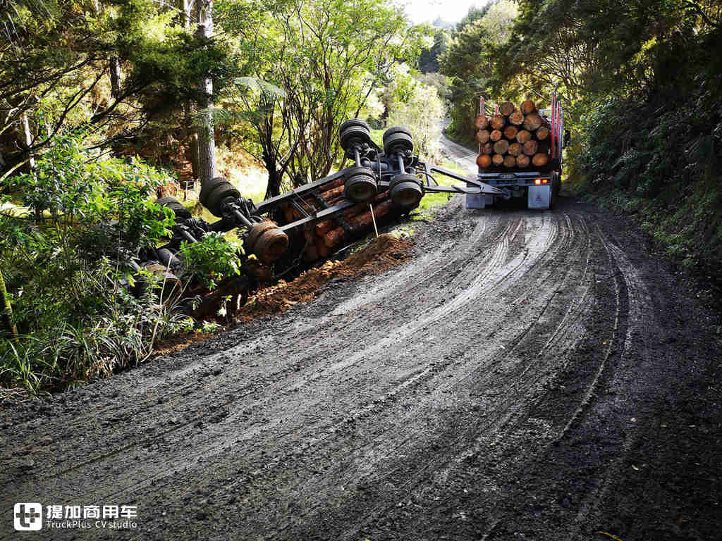 新西兰有位“怪大叔”,不爱奔驰与达夫,只开国产汕德卡跑运输 - 第5张 - 提加商用车网 新西兰有位“怪大叔”,不爱奔驰与达夫,只开国产汕德卡跑运输 - 第5张