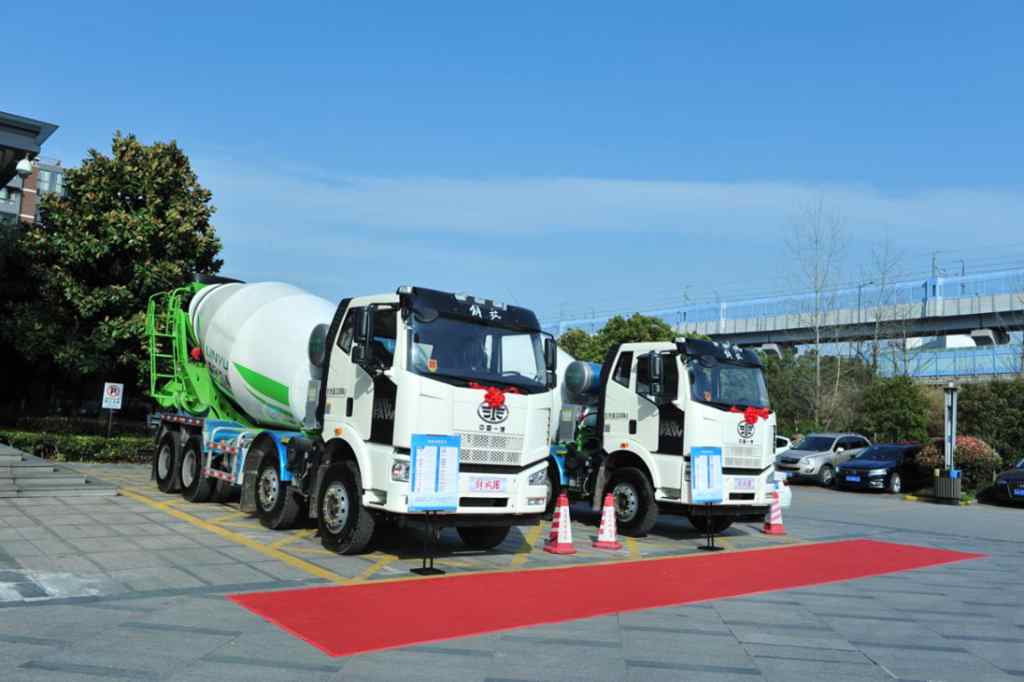 搅动风云！解放J6法规版搅拌车亮相南京！ - 第1张