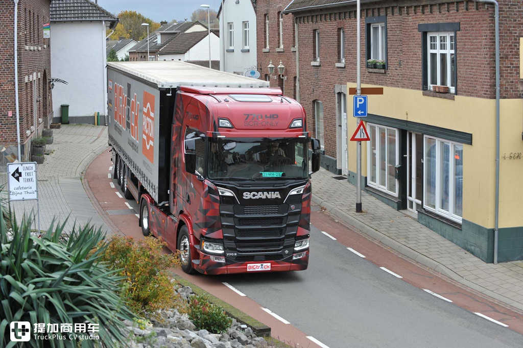 媒体试驾评测770马力斯堪尼亚S系牵引车,不敢大脚踩油门,怕飞起来! - 第16张 - 提加商用车网 媒体试驾评测770马力斯堪尼亚S系牵引车,不敢大脚踩油门,怕飞起来! - 第16张