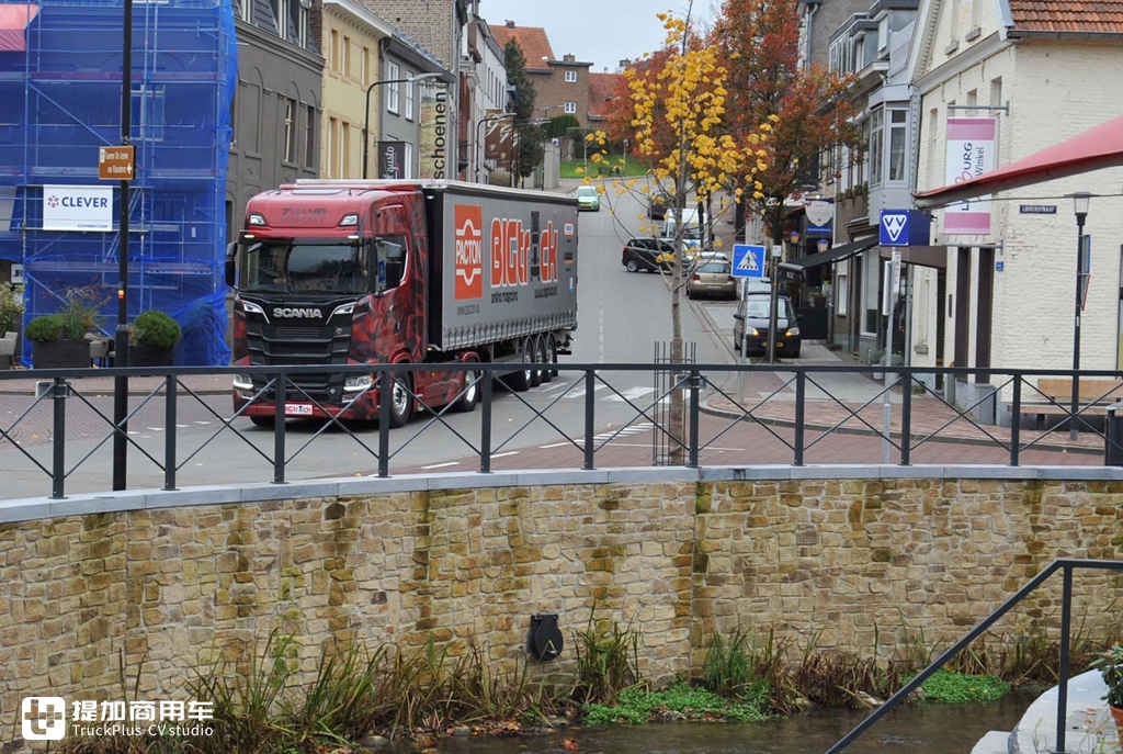 媒体试驾评测770马力斯堪尼亚S系牵引车,不敢大脚踩油门,怕飞起来! - 第17张 - 提加商用车网 媒体试驾评测770马力斯堪尼亚S系牵引车,不敢大脚踩油门,怕飞起来! - 第17张