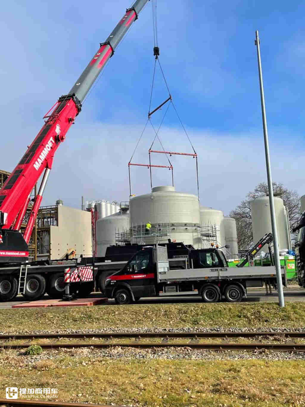 一次超宽大件运输纪实,看奔驰卡车怎么把直径9.5米构件,运输88公里 - 第21张 - 提加商用车网 一次超宽大件运输纪实,看奔驰卡车怎么把直径9.5米构件,运输88公里 - 第21张