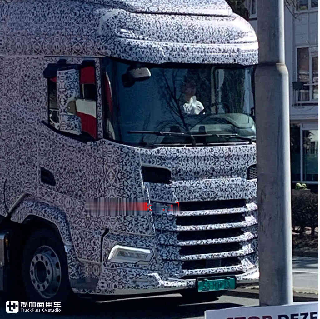 达夫新一代XF牵引车谍照曝光，七大欧洲卡车即将全部换代完毕 - 第1张