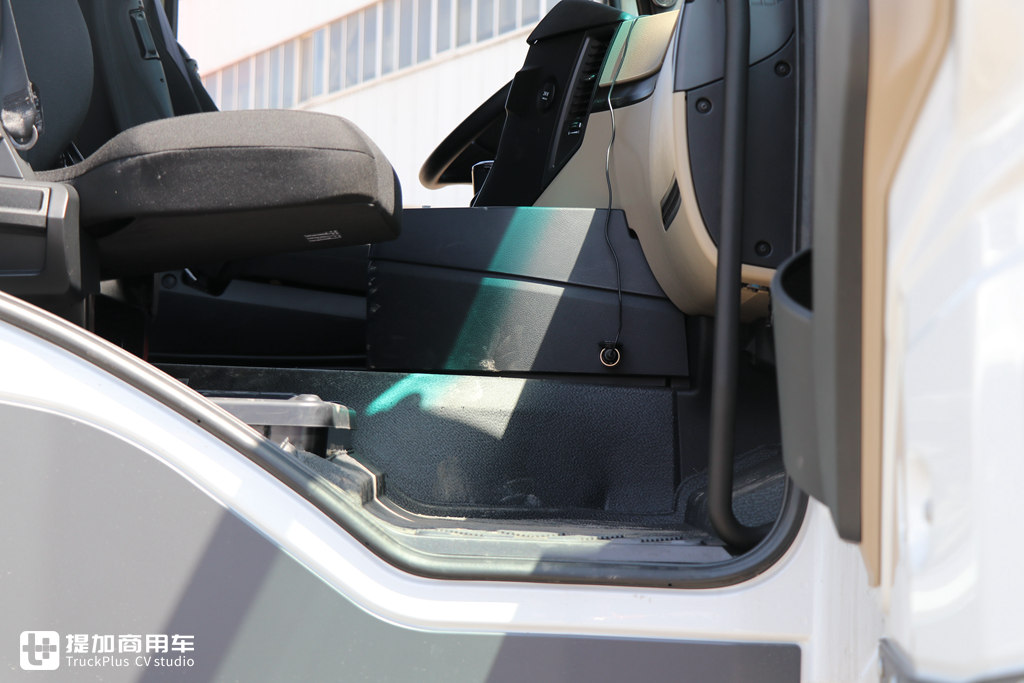 这款奔驰4X2牵引车,大客户价能降到50万左右,性价比真高 - 第15张 - 提加商用车网 这款奔驰4X2牵引车,大客户价能降到50万左右,性价比真高 - 第15张