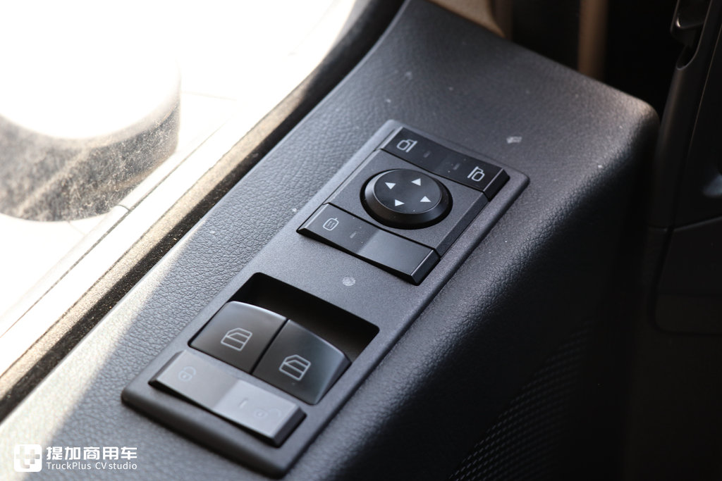 这款奔驰4X2牵引车,大客户价能降到50万左右,性价比真高 - 第16张 - 提加商用车网 这款奔驰4X2牵引车,大客户价能降到50万左右,性价比真高 - 第16张