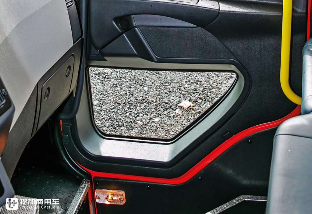 沃尔沃也有低入口卡车?带您见识一辆特别改装的沃尔沃FE救援卡车 - 第11张 - 提加商用车网 沃尔沃也有低入口卡车?带您见识一辆特别改装的沃尔沃FE救援卡车 - 第11张