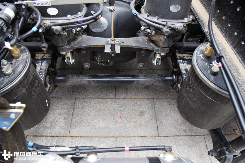 8气囊空气悬架+液力缓速器,国六欧曼GTL自动挡危化品牵引车正式上市 - 第11张 - 提加商用车网 8气囊空气悬架+液力缓速器,国六欧曼GTL自动挡危化品牵引车正式上市 - 第11张