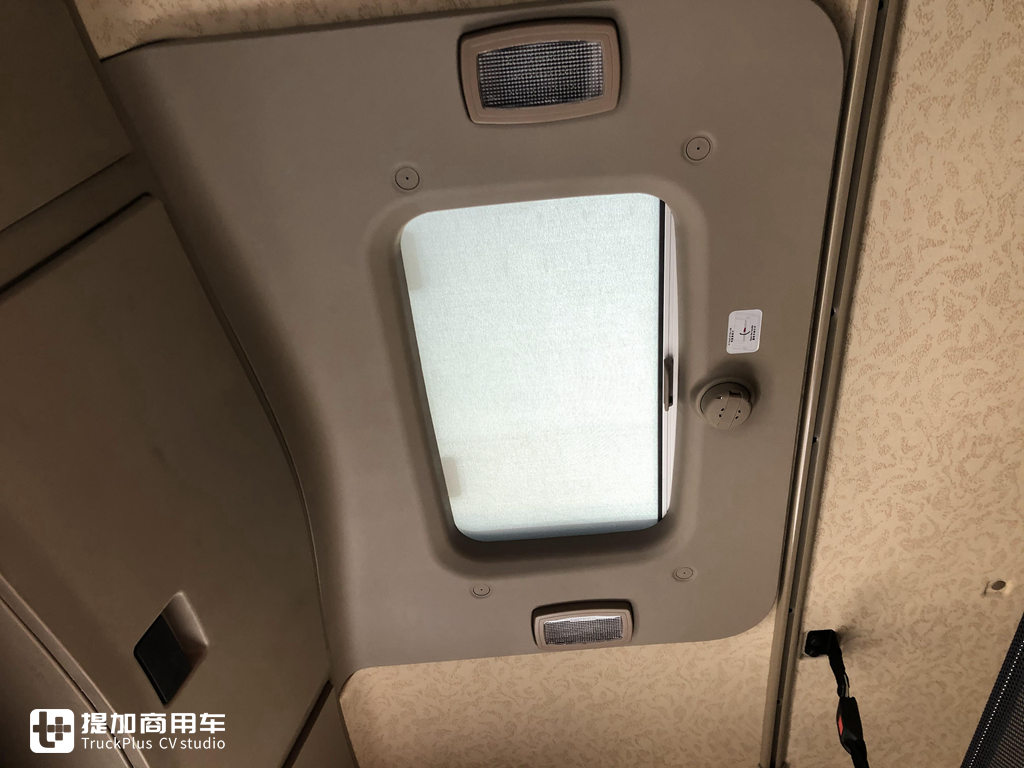 德龙X5000前四后八载货车实拍,还是绿通运输专用车型,这配置性价比真高 - 第12张 - 提加商用车网 德龙X5000前四后八载货车实拍,还是绿通运输专用车型,这配置性价比真高 - 第12张