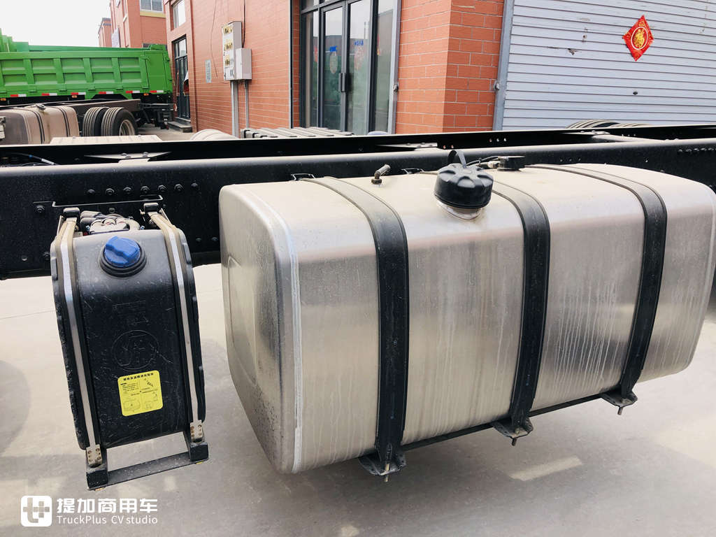 德龙X5000前四后八载货车实拍,还是绿通运输专用车型,这配置性价比真高 - 第21张 - 提加商用车网 德龙X5000前四后八载货车实拍,还是绿通运输专用车型,这配置性价比真高 - 第21张