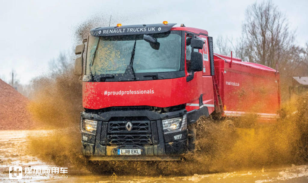 带您见识下工地的雷诺C系8X4自卸车,车辆配置确实高端,只能装22吨货有点浪费 - 第1张 - 提加商用车网 带您见识下工地的雷诺C系8X4自卸车,车辆配置确实高端,只能装22吨货有点浪费 - 第1张