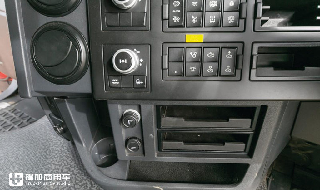 带您见识下工地的雷诺C系8X4自卸车,车辆配置确实高端,只能装22吨货有点浪费 - 第11张 - 提加商用车网 带您见识下工地的雷诺C系8X4自卸车,车辆配置确实高端,只能装22吨货有点浪费 - 第11张