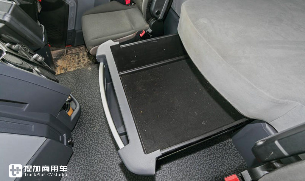 带您见识下工地的雷诺C系8X4自卸车,车辆配置确实高端,只能装22吨货有点浪费 - 第12张 - 提加商用车网 带您见识下工地的雷诺C系8X4自卸车,车辆配置确实高端,只能装22吨货有点浪费 - 第12张