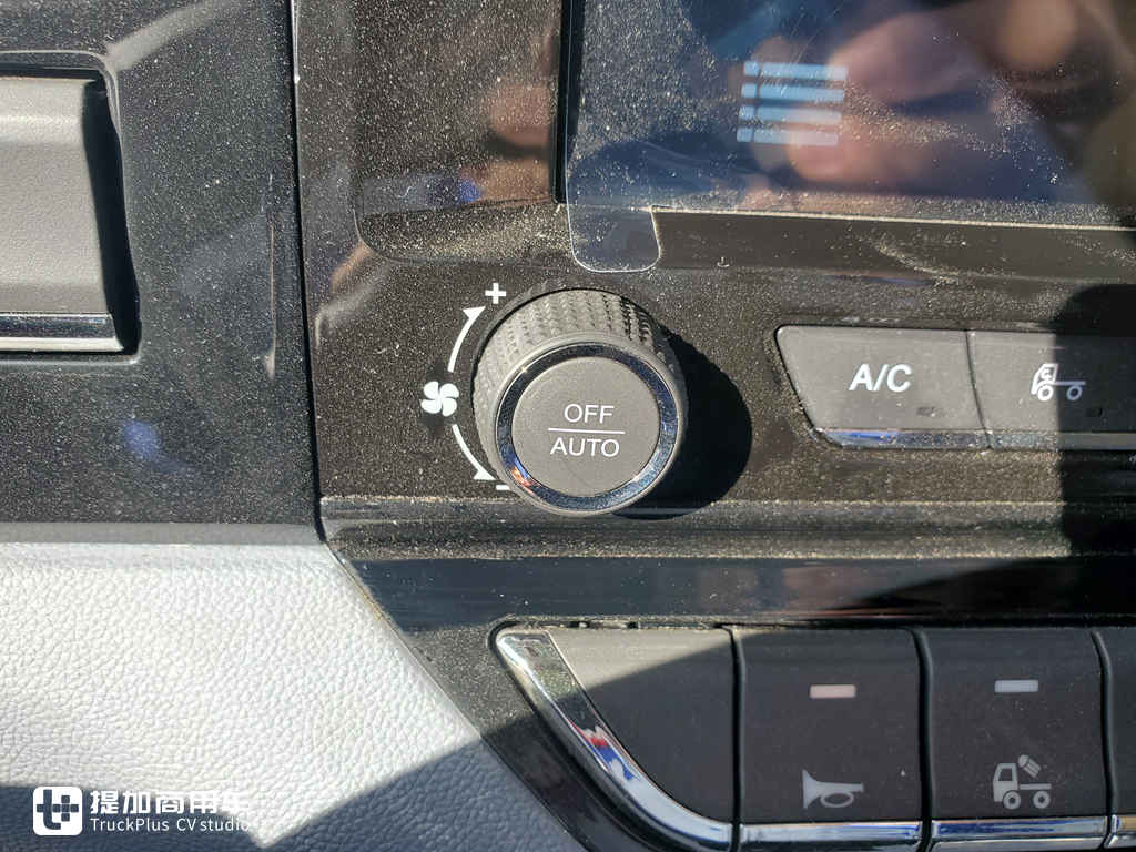 办齐上路25万左右,陕汽轩德翼3单驱牵引车,啥配置性价比这么高? - 第14张 - 提加商用车网 办齐上路25万左右,陕汽轩德翼3单驱牵引车,啥配置性价比这么高? - 第14张