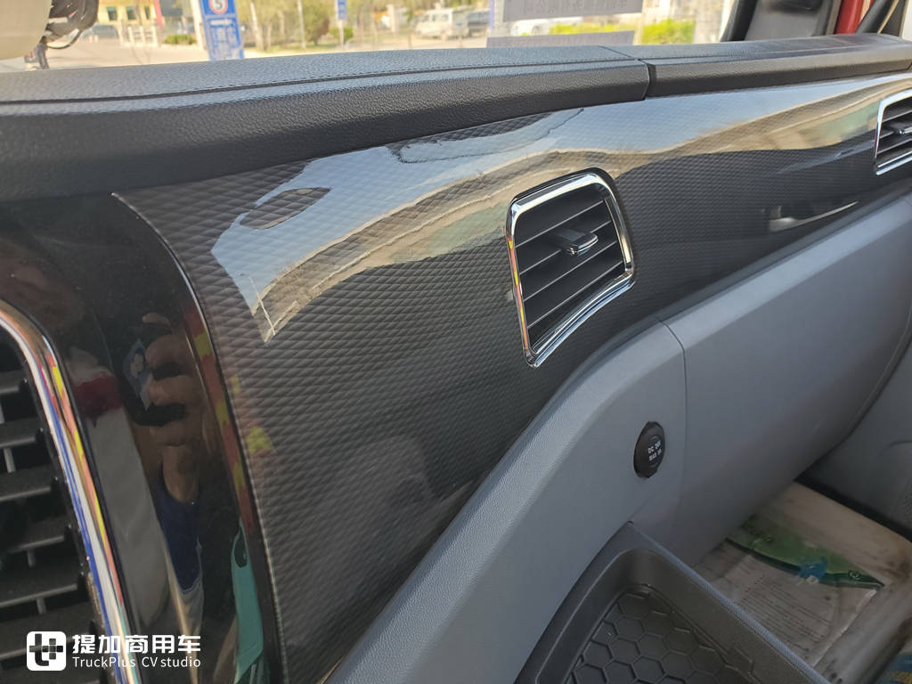 办齐上路25万左右,陕汽轩德翼3单驱牵引车,啥配置性价比这么高? - 第15张 - 提加商用车网 办齐上路25万左右,陕汽轩德翼3单驱牵引车,啥配置性价比这么高? - 第15张