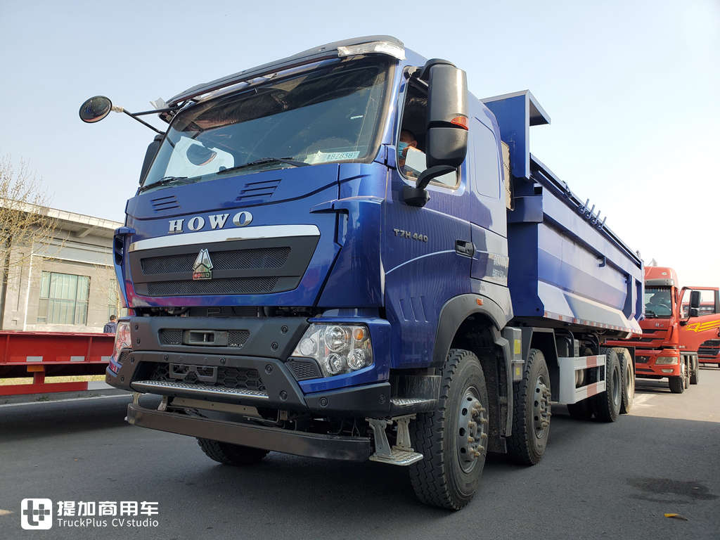 非常少见的豪沃T7前四后八自卸车实拍,车主说50多万买的,都有啥配置? - 第3张 - 提加商用车网 非常少见的豪沃T7前四后八自卸车实拍,车主说50多万买的,都有啥配置? - 第3张