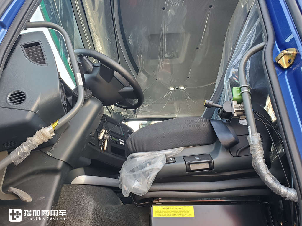 非常少见的豪沃T7前四后八自卸车实拍,车主说50多万买的,都有啥配置? - 第8张 - 提加商用车网 非常少见的豪沃T7前四后八自卸车实拍,车主说50多万买的,都有啥配置? - 第8张