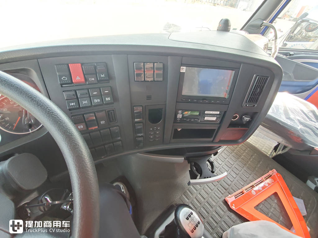 非常少见的豪沃T7前四后八自卸车实拍,车主说50多万买的,都有啥配置? - 第11张 - 提加商用车网 非常少见的豪沃T7前四后八自卸车实拍,车主说50多万买的,都有啥配置? - 第11张